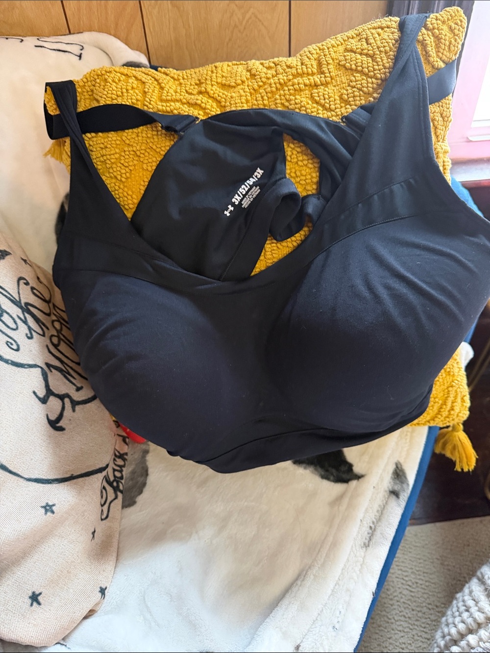 Under Armour Black Wireless Everyday Support Bra3x